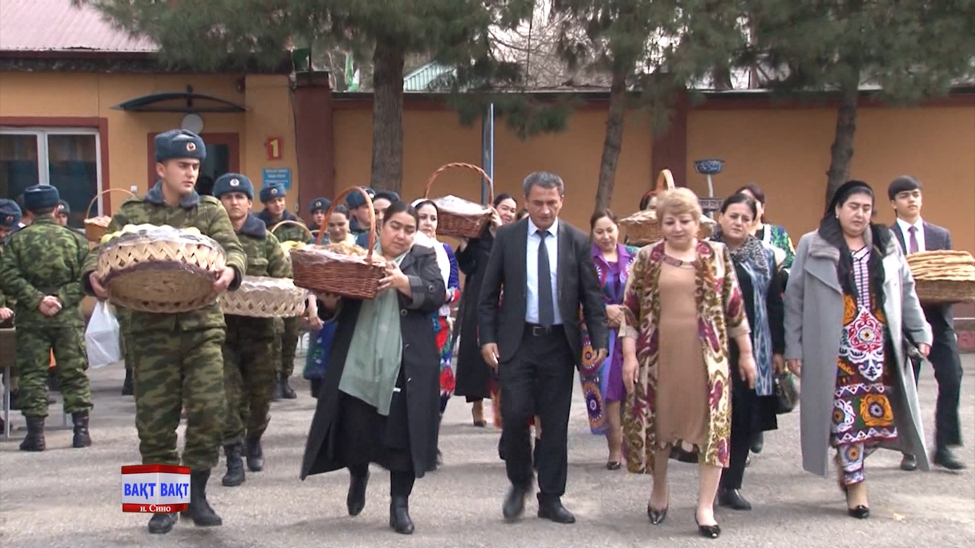 Аёдати сарбозон аз ҷониби намояндагони МИҲД ноҳияи Сино