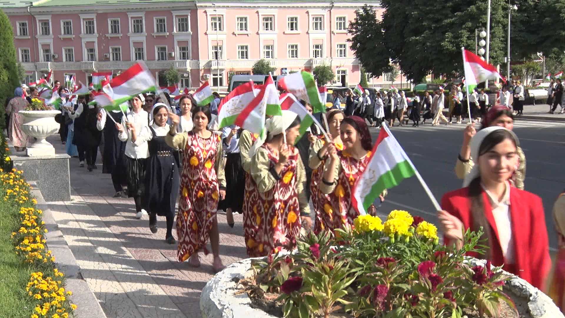 Ба муносибати Рӯзи ҷавонон дар ноҳияи Шоҳмансур роҳпаймоии осоиштаи ҷавононон баргузор гардид