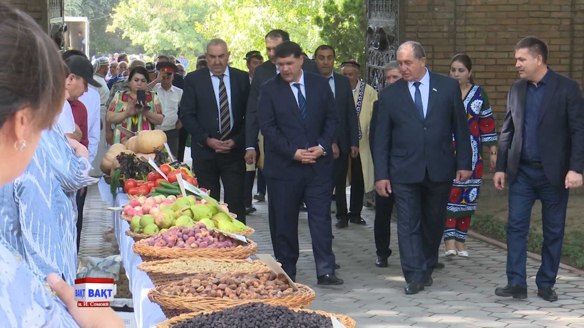 Дар Боғи Ирами шаҳри Душанбе намоиш-ярмаркаи маҳсулоти кишоварзии ноҳияи Дарвоз доир гашт