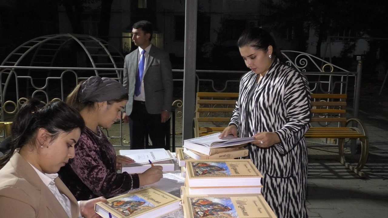 Тақдими "Шоҳнома" ба сокинони шаҳраки 91-и ноҳияи Сино