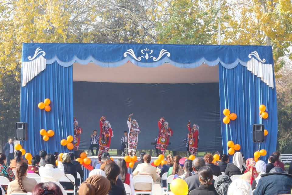 БАРГУЗОРИИ ЧОРАБИНИИ ФАРҲАНГӢ ТАҲТИ УНВОНИ “ОИЛА БИДУНИ ЗӮРОВАРӢ” ДАР ПОЙТАХТ