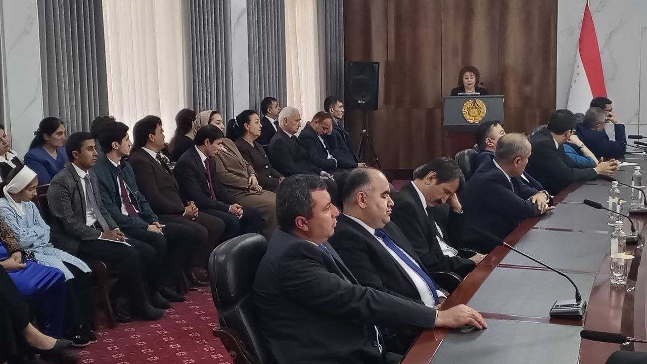 Ҳамоиши маърифатӣ дар Вазорати фарҳанг