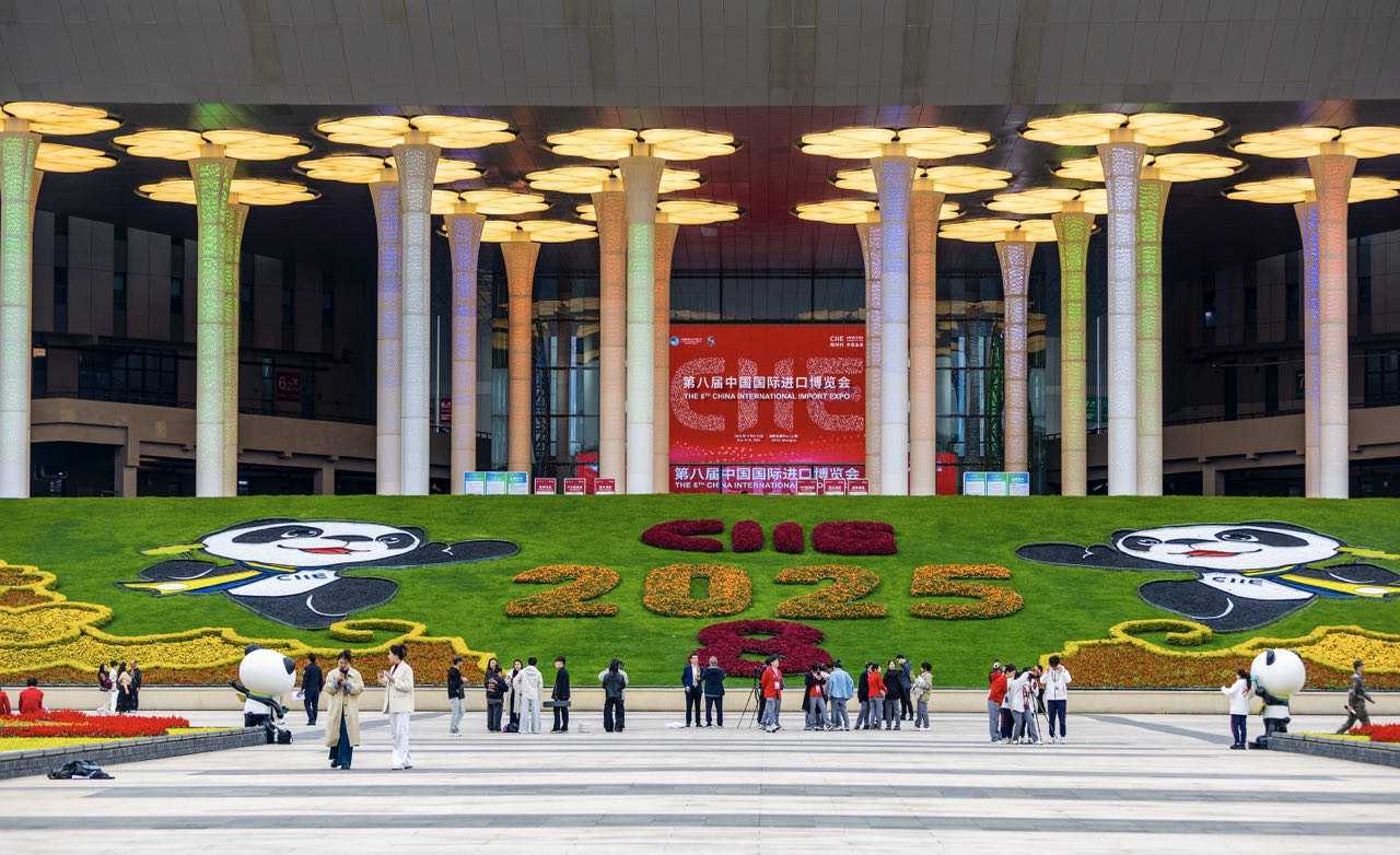 8-е Китайское международное импортное ЭКСПО проходит в Шанхае