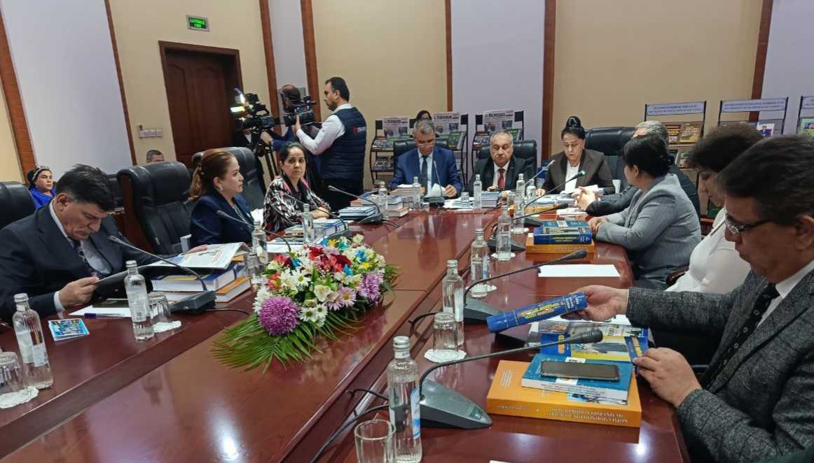 Муаррифии китоби сеюми ««Народная газета» о Народном Президенте»