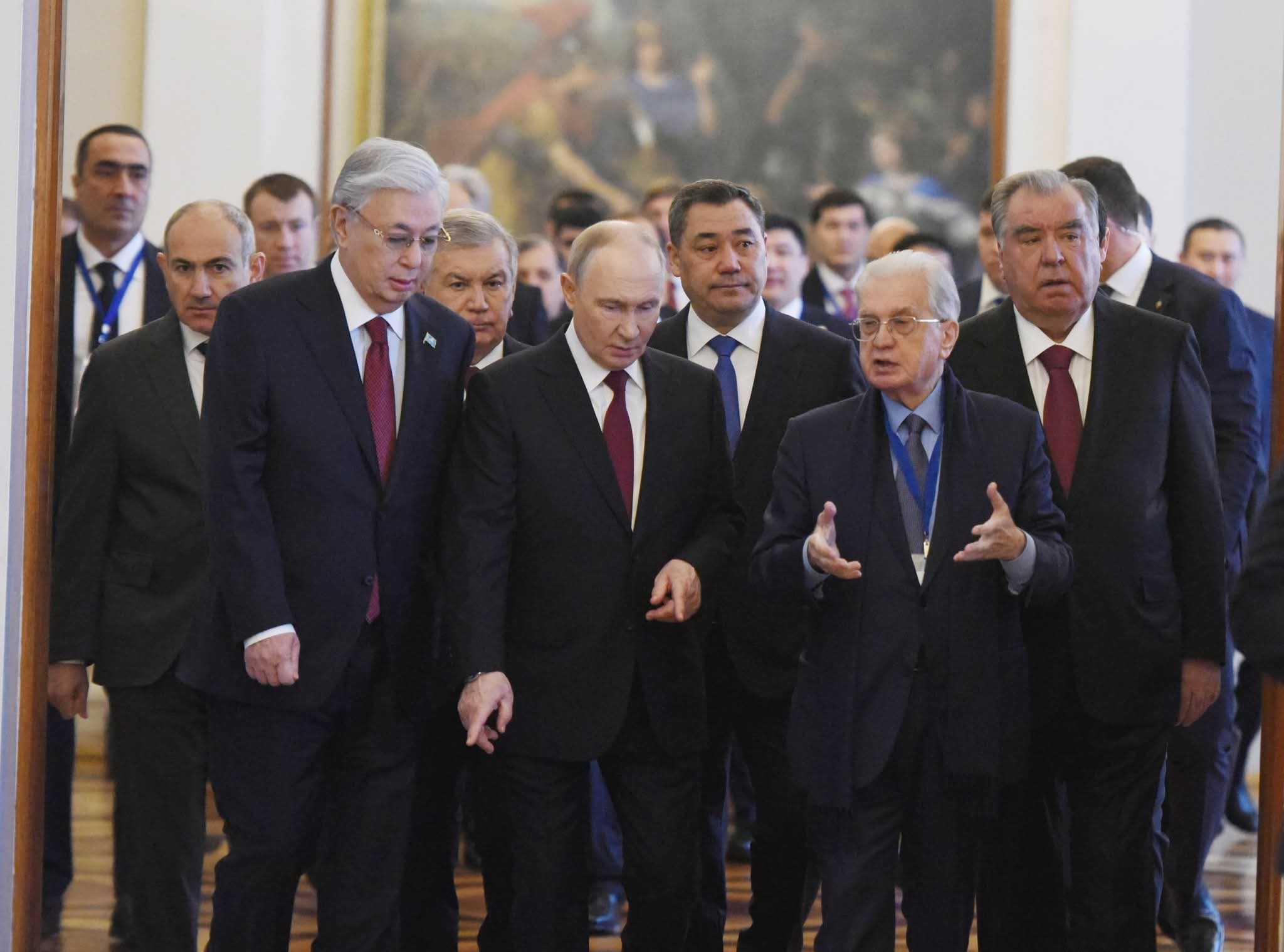 Президенти Ҷумҳурии Тоҷикистон Эмомалӣ Раҳмон якҷо бо дигар сарони кишварҳои иштирокдори ИДМ аз Осорхонаи давлатии Эрмитаж боздид намуданд