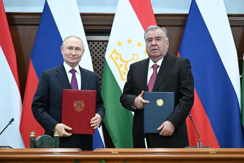 Маросими имзо ва табодули санадҳои ҳамкорӣ миёни Тоҷикистону Русия