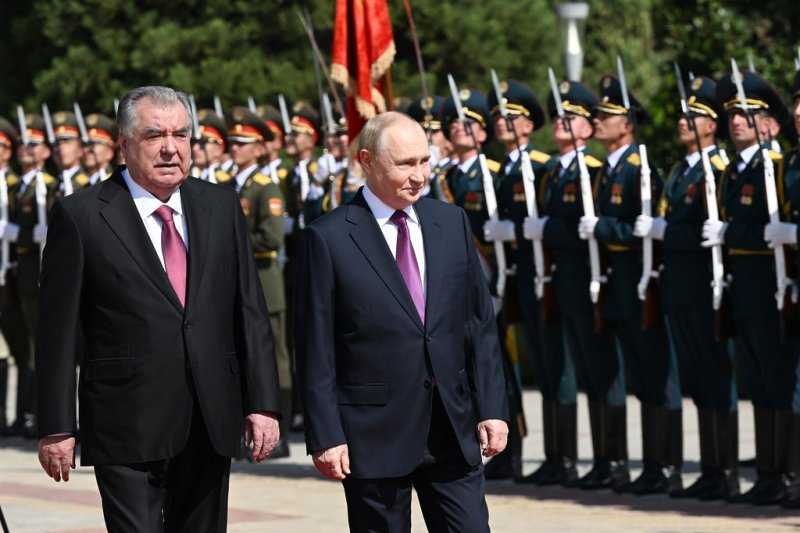 Оғози сафари давлатии Президенти Федератсияи Русия ба Тоҷикистон ва маросими истиқбол дар Қасри миллат