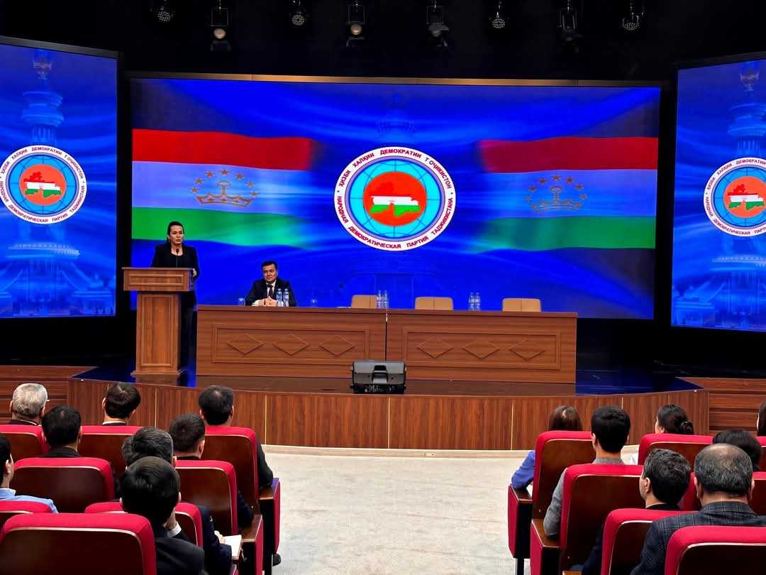 Таҷлили бошукӯҳи Рӯзи Парчами давлатии Ҷумҳурии Тоҷикистон дар муассисаи давлатии "Телевизиони Душанбе"