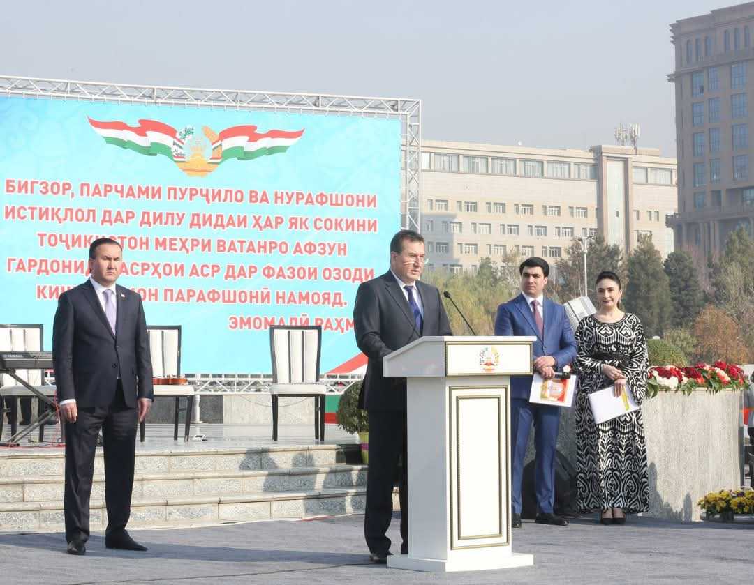 ТАҶЛИЛИ РӮЗИ ПАРЧАМИ ДАВЛАТИИ ҶУМҲУРИИ ТОҶИКИСТОН ДАР ШАҲРИ ДУШАНБЕ