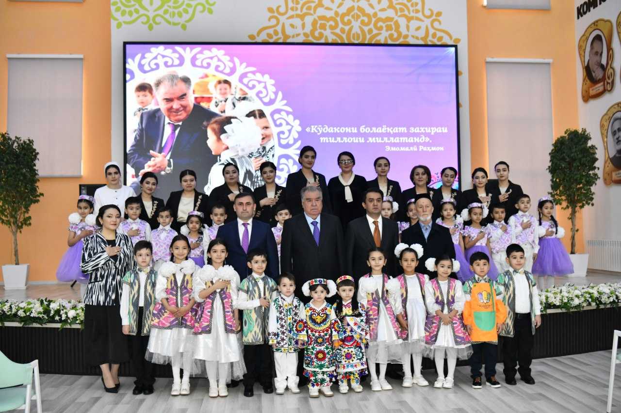 Президенти Ҷумҳурии Тоҷикистон Эмомалӣ Раҳмон дар ноҳияи Синои шаҳри Душанбе Муассисаи таҳсилоти томактабии «Гулистон»-ро ифтитоҳ намуданд