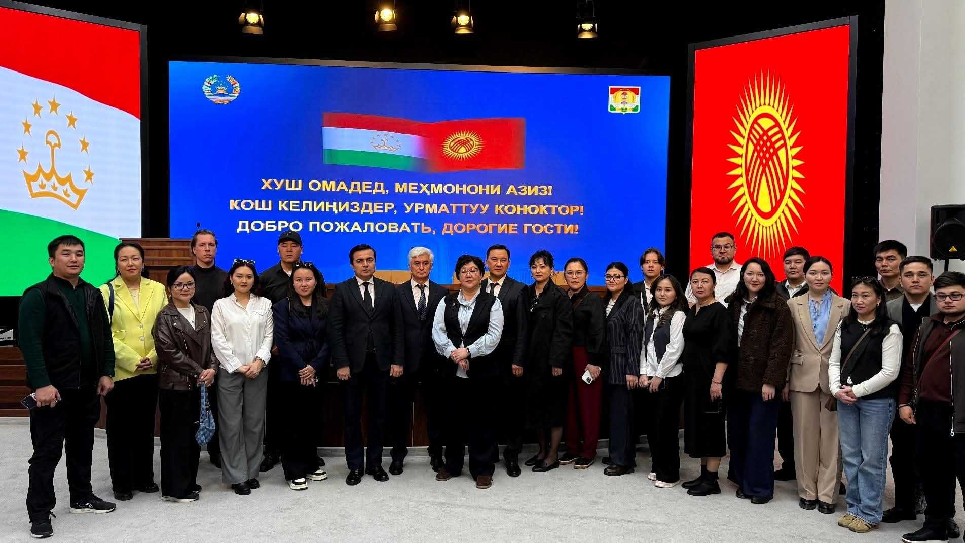 Шиносоии ҳайати рӯзноманигорони Қирғизистон бо фаъолияти муассисаи давлатии “Телевизиони Душанбе”