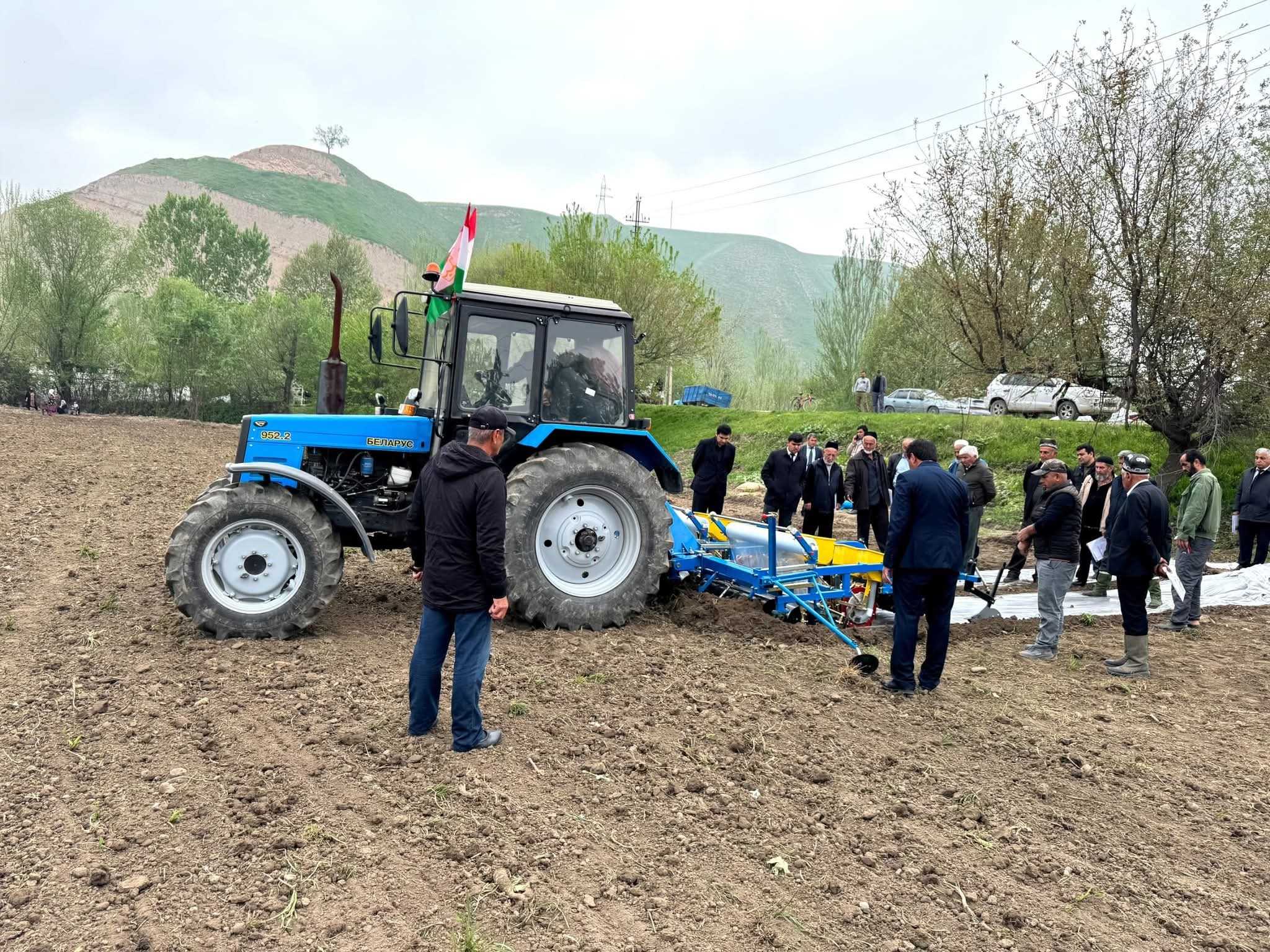 БАРГУЗОРИИ СЕМИНАРИ ИЛМӢ - АМАЛӢ ДАР МАВЗӮИ "ТЕХНОЛОГИЯИ МУОСИРИ КИШТИ ПАХТА БО УСУЛИ ЗЕРИ ПЛËНКА ҲАМЧУН ОМИЛИ РӮËНИДАНИ ҲОСИЛИ БАЛАНД ДАР ШАРОИТИ ТАҒИРËБИИ ИҚЛИМ"