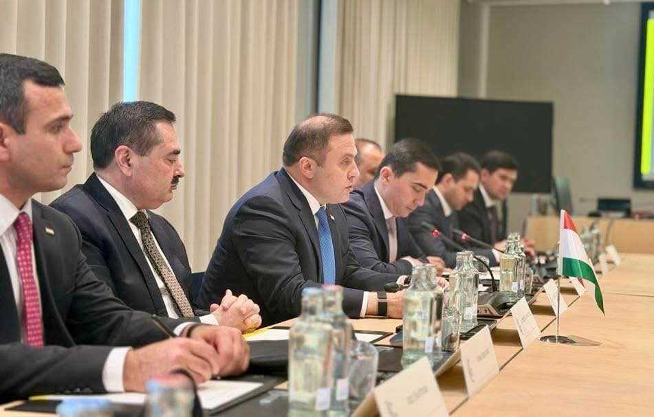 БАРРАСИИ ҲАМКОРИҲО ДАР САМТҲОИ МУҲИМ МИЁНИ ДУШАНБЕ ВА ФЛАНДРИЯ