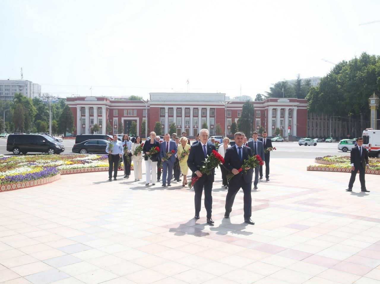 ТАШРИФИ ҲАЙАТИ РОҲБАРИЯТИ ШАҲРИ САНКТ-ПЕТЕРБУРГ БА ДУШАНБЕ