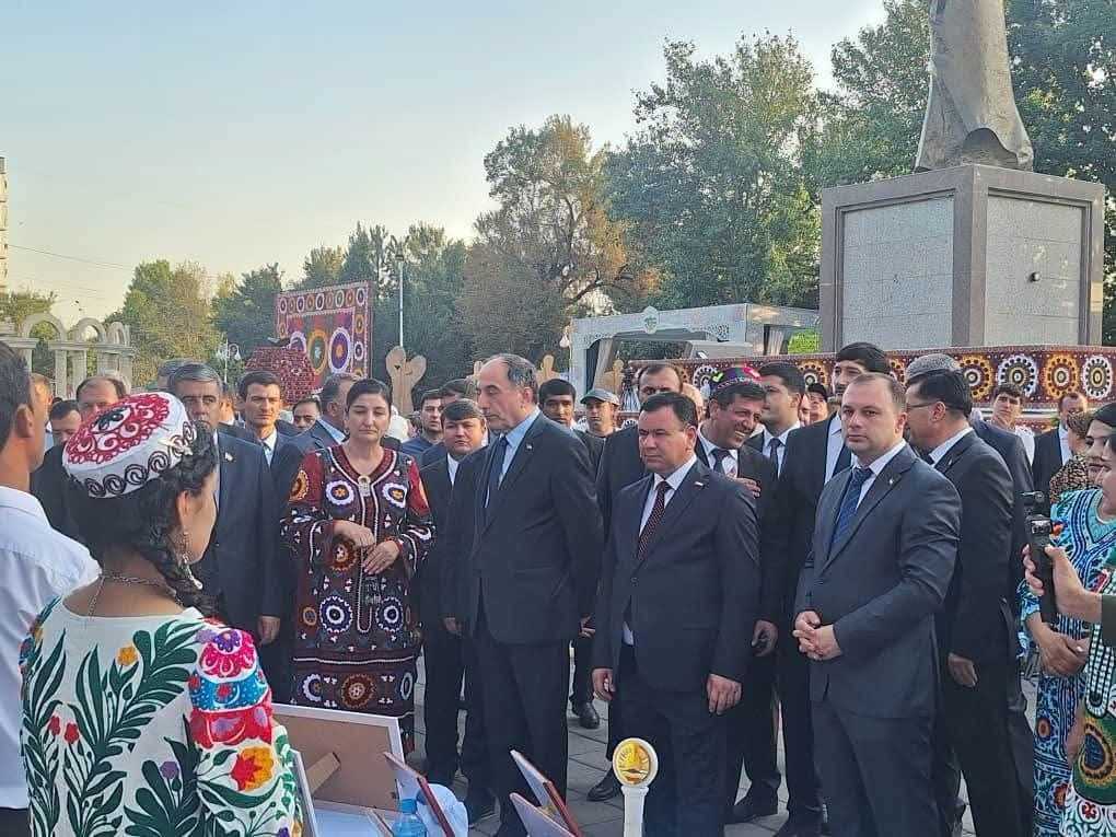 РӮЗИ ФАРҲАНГИ ШАҲРИ КӮЛОБ ДАР ПОЙТАХТ БО ШУКӮҲИ ХОС БАРГУЗОР ГАРДИД