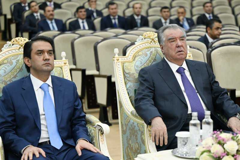 Президенти Ҷумҳурии Тоҷикистон Эмомалӣ Раҳмон дар шаҳри Душанбе ҳафт иншооти соҳаи маорифро ба таври фосилавӣ ифтитоҳ намуданд