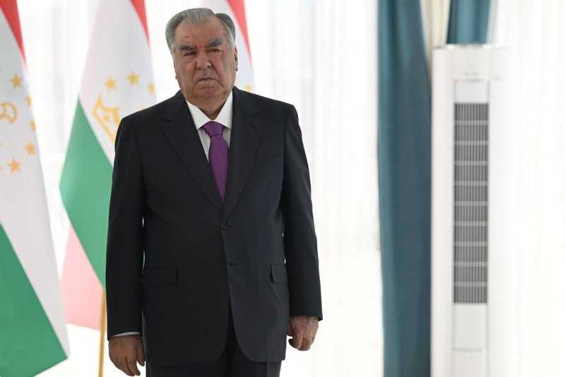 Президенти Ҷумҳурии Тоҷикистон Эмомалӣ Раҳмон ба таври фосилавӣ 6 иншооти таъйиноти гуногунро дар шаҳрҳои Истиқлол ва Гулистон ифтитоҳ намуданд