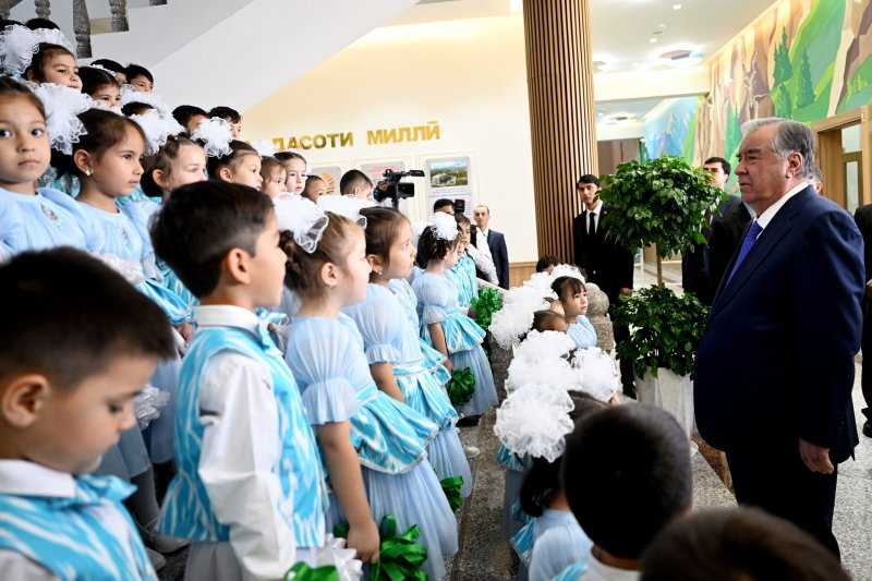 Президенти Ҷумҳурии Тоҷикистон Эмомалӣ Раҳмон дар шаҳри Хуҷанд муассисаи томактабии «Хуршеди Истиқлол»-ро ба истифода доданд