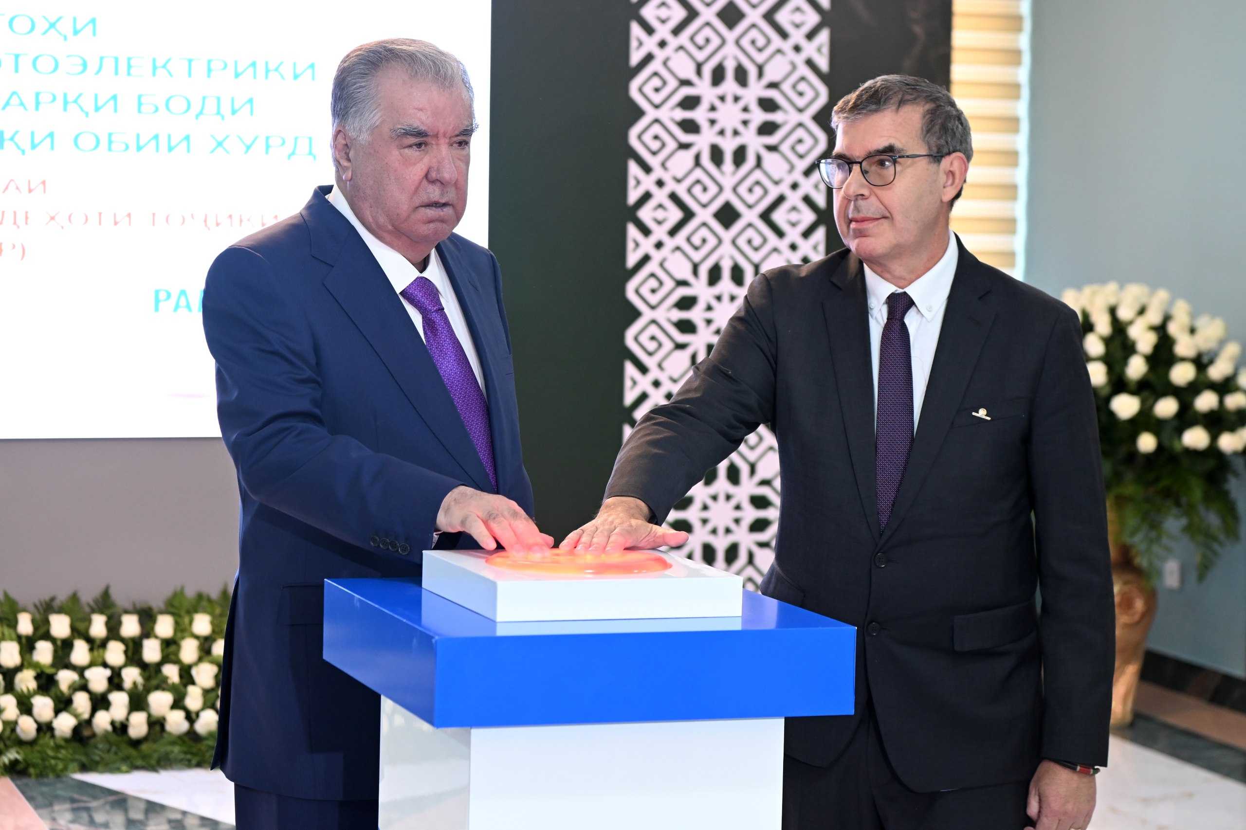 Президенти Ҷумҳурии Тоҷикистон Эмомалӣ Раҳмон якчанд иншооти муҳими соҳаи энергетикаро дар Вилояти Мухтори Кӯҳистони Бадахшон ифтитоҳ намуданд