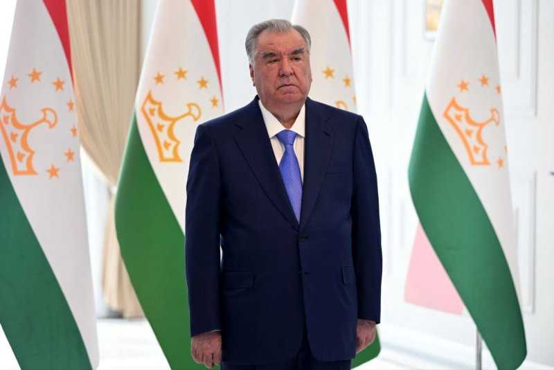 Сарвари давлат Эмомалӣ Раҳмон дар ноҳияи Восеъ ба таври фосилавӣ 20 иншооти таъиноташон гуногун ва 70 километр роҳҳои маҳаллиро мавриди баҳрабардорӣ қарор доданд