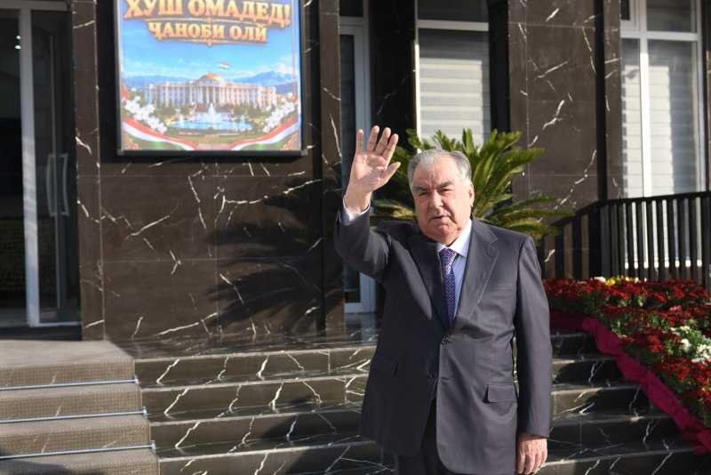 Сарвари давлат Эмомалӣ Раҳмон дар шаҳри Ваҳдат маркази ташхисӣ ва табобатии «Лормед»-ро ба истифода доданд
