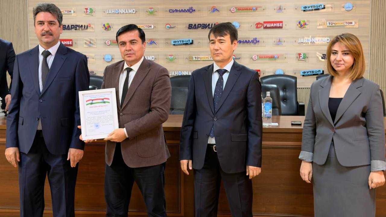 Маросими супоридани Ифтихорномаҳои Кумитаи рушди сайёҳии назди Ҳукумати Ҷумҳурии Тоҷикистон